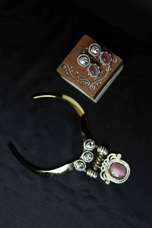 Kundan Hasli Big Pendant Necklace with Earrings