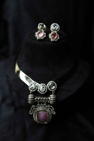 Kundan Hasli Big Pendant Necklace with Earrings