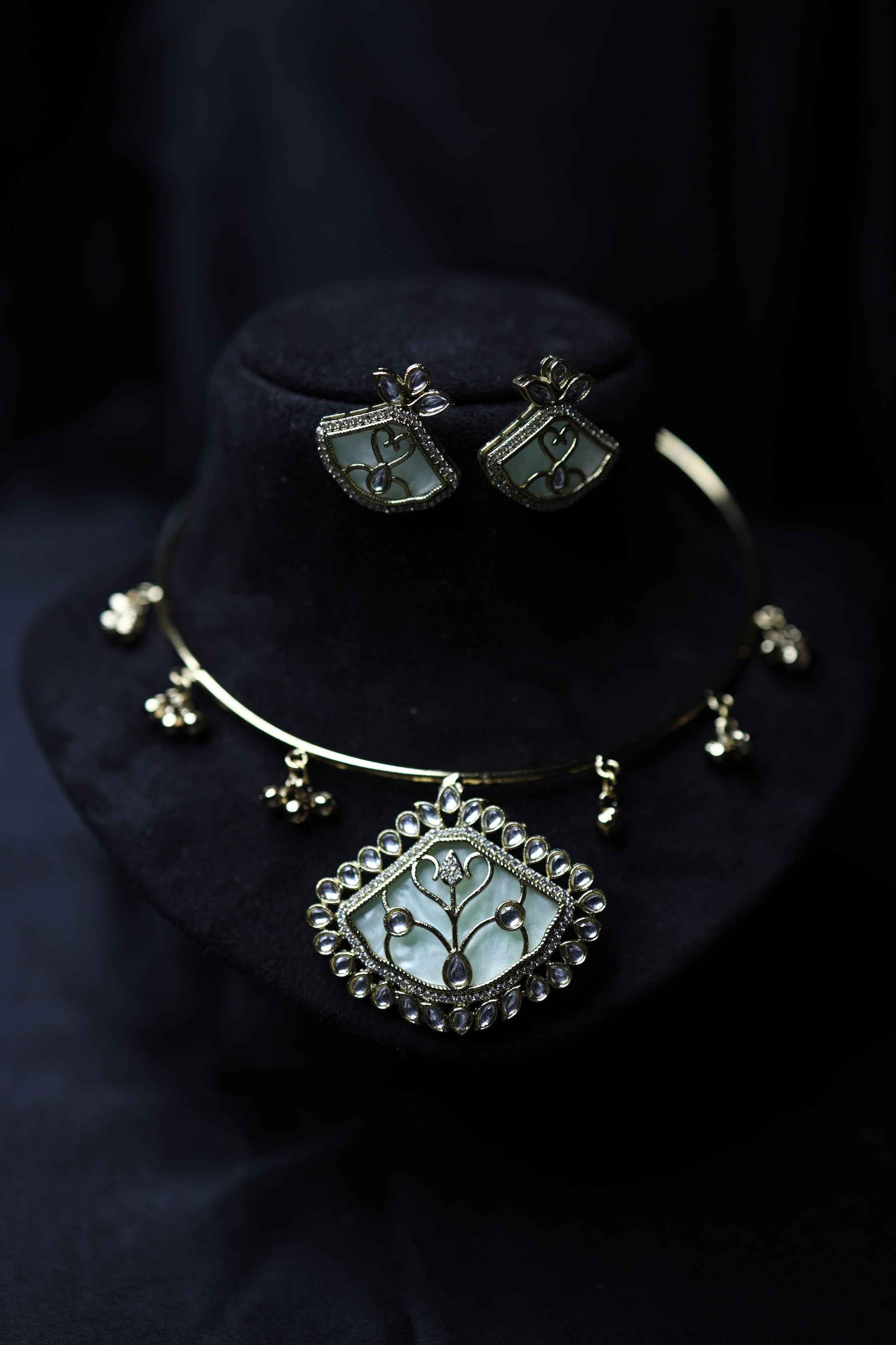 Hasli Mop Setting of Pendant with Earrings