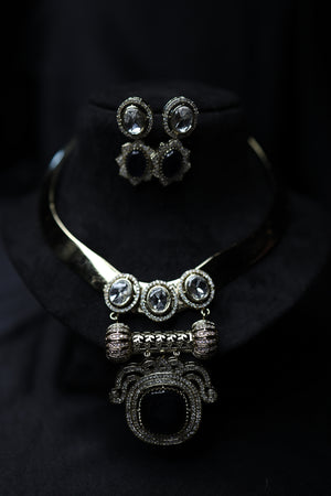 Kundan Hasli Big Pendant Necklace with Earrings