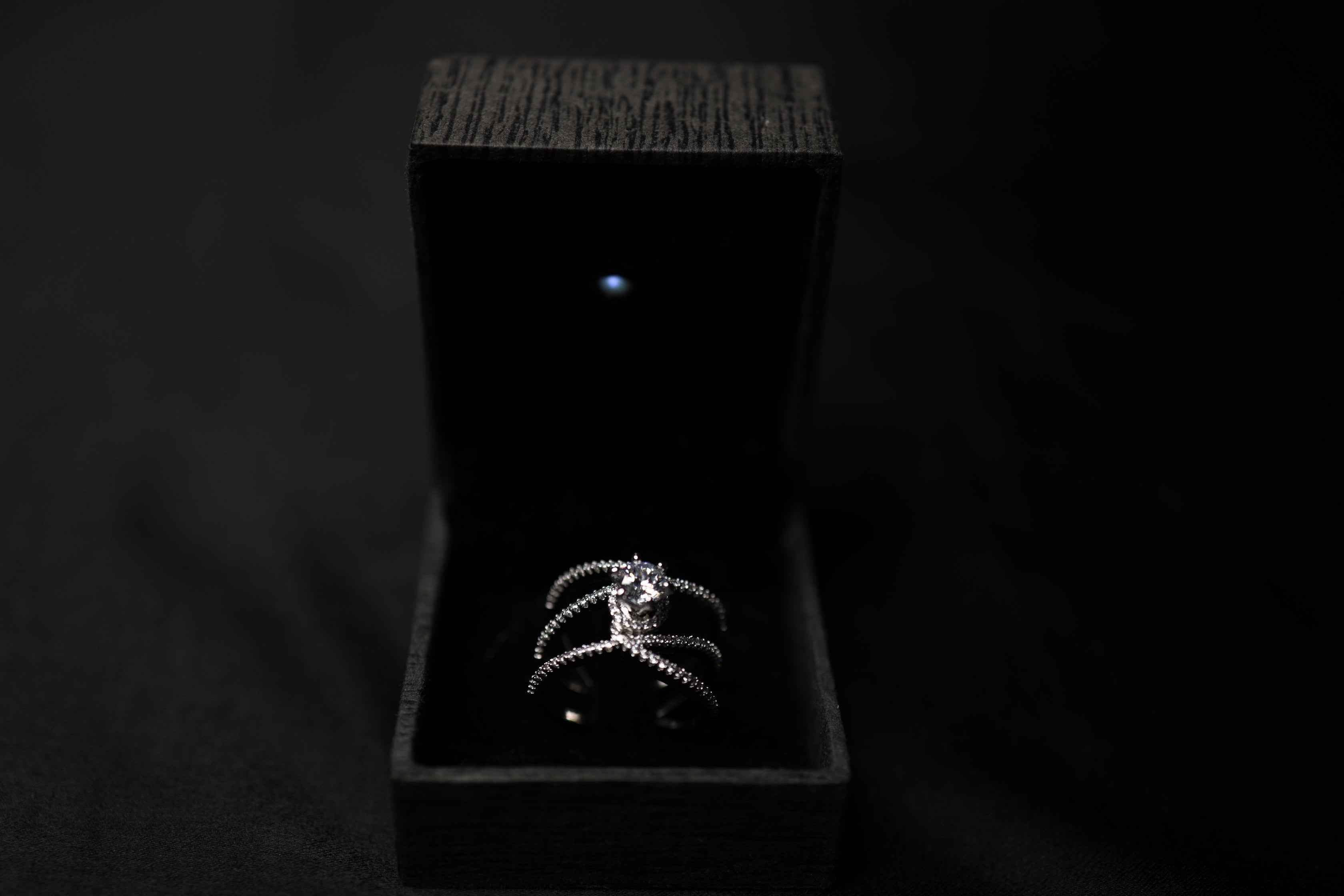 ZIG ZAG DIAMOND REPLICA RING