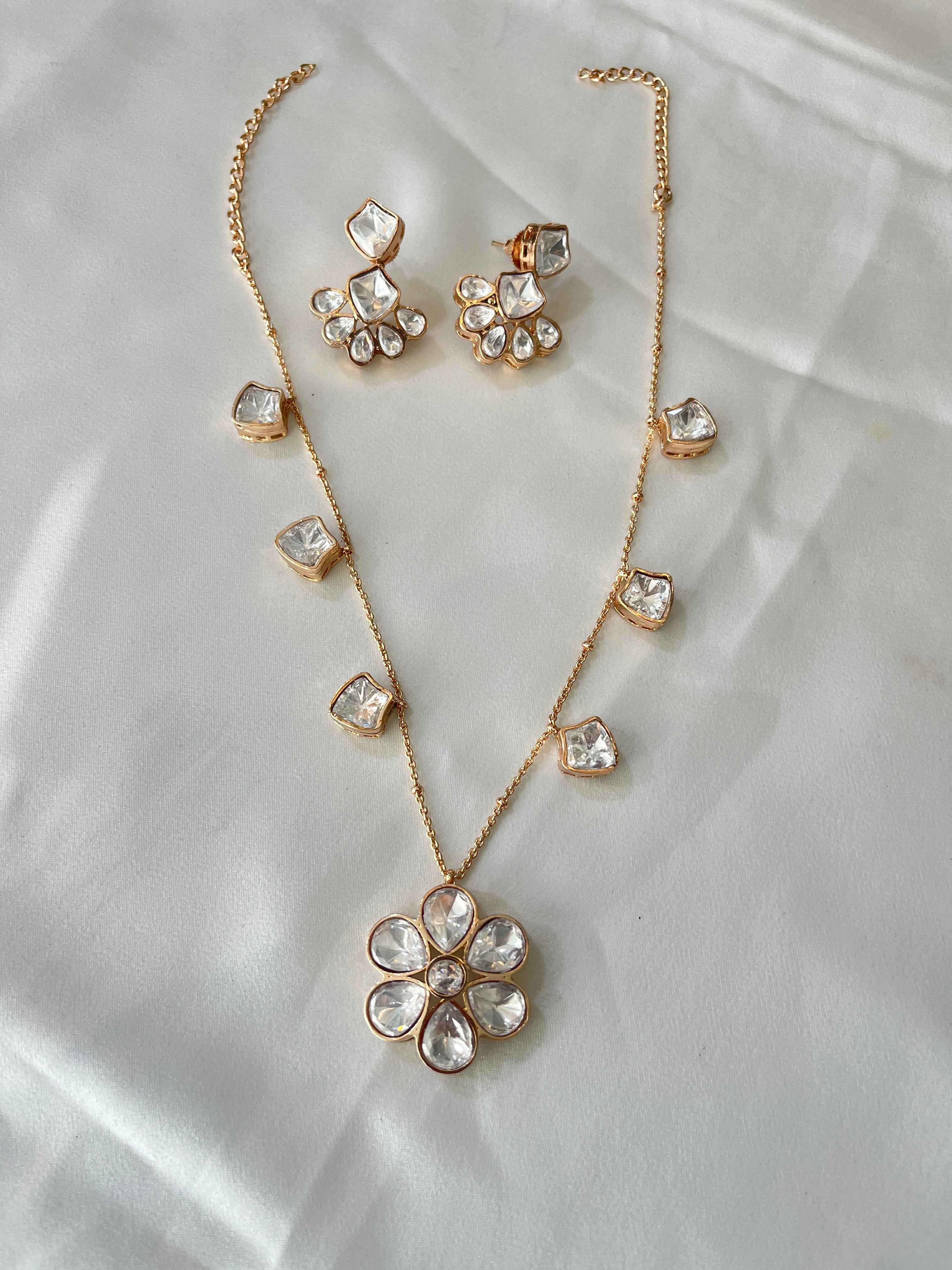 Floral Glow Kundan Pendant Set