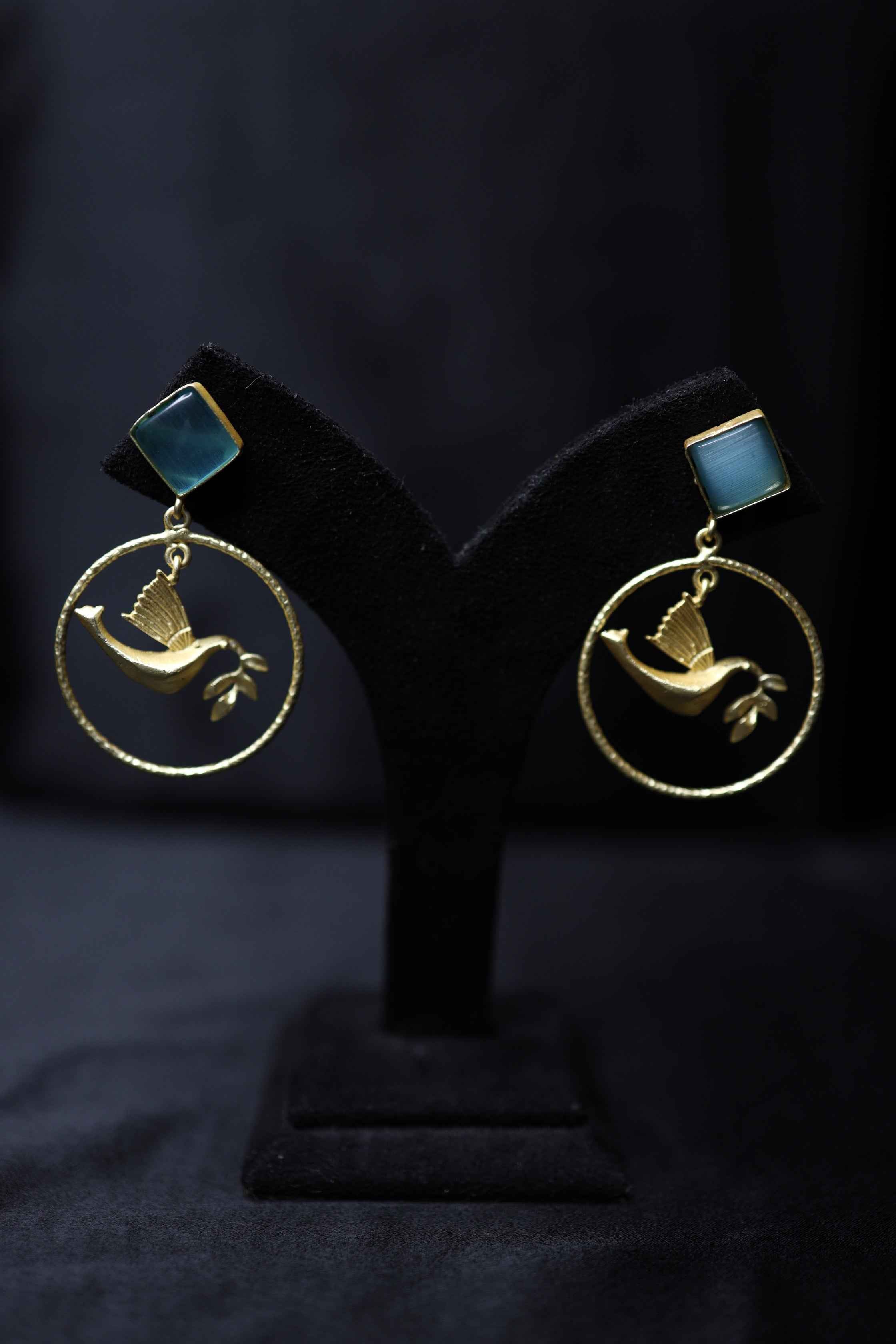 Hoop Bali with Bird Establish Earrings