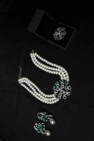 Real Pearls Choker Set with Emerald