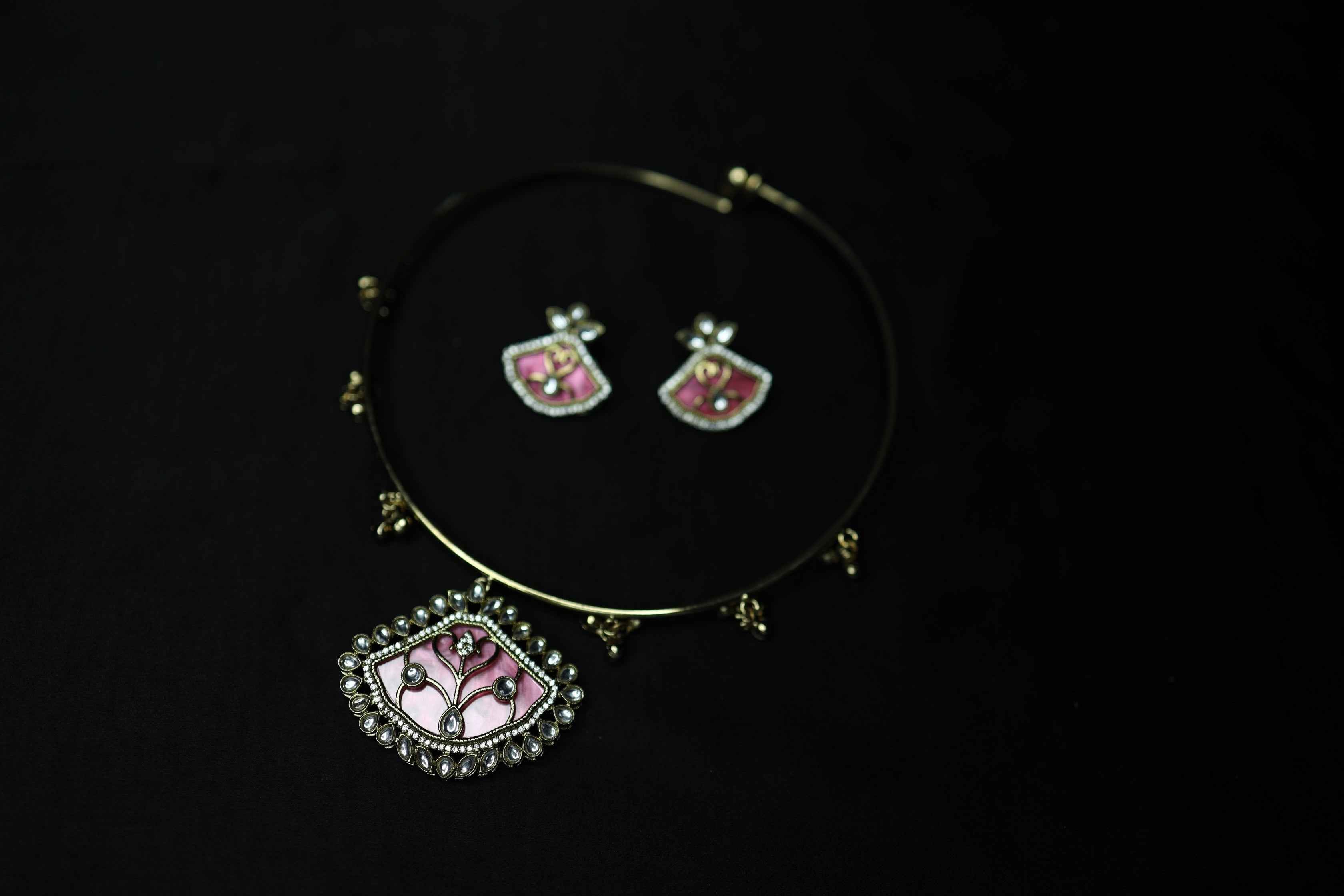 Hasli Mop Setting of Pendant with Earrings