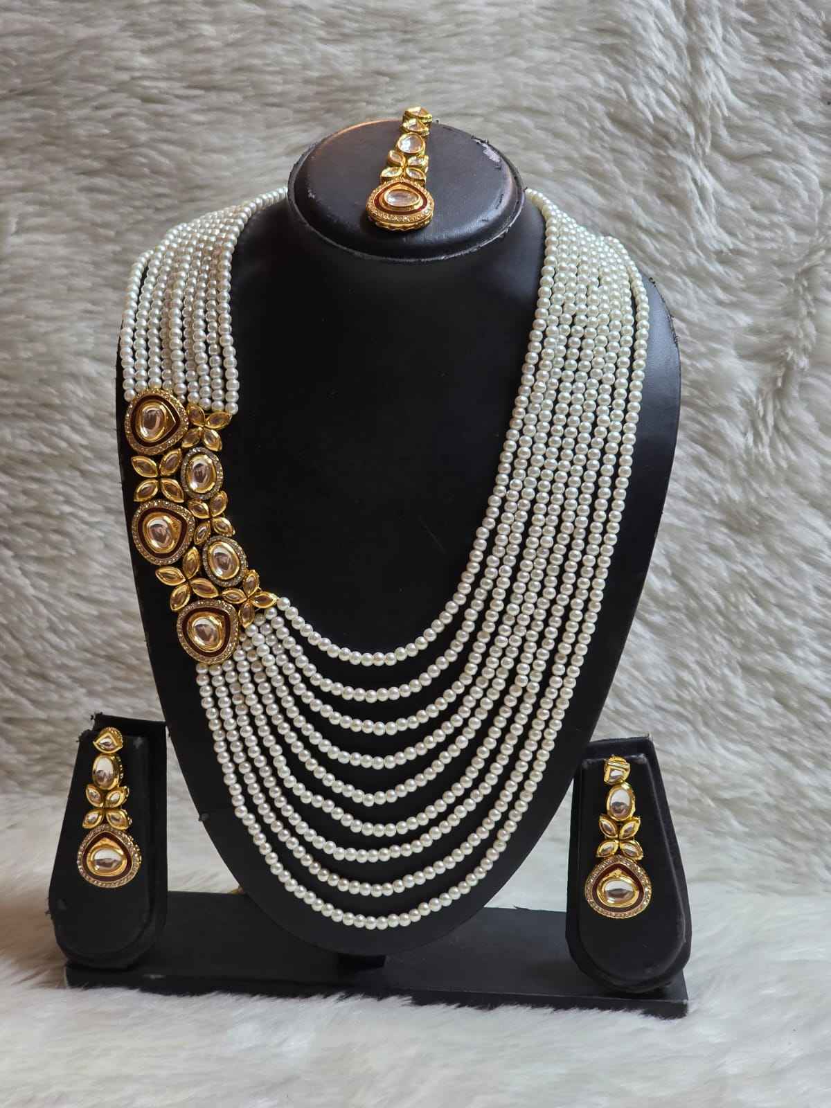 Laayered pearls necklace with Kundan motif with mantika