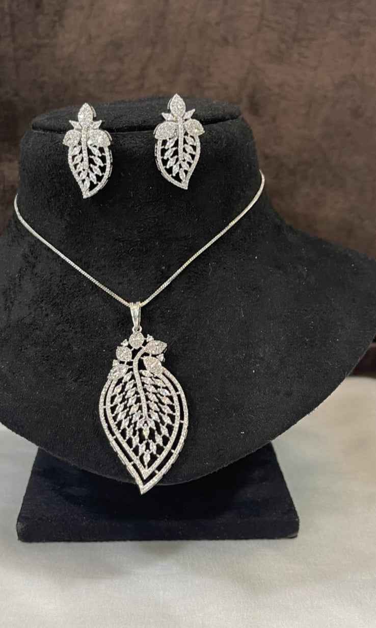 Radiant Leaf Pendant Set