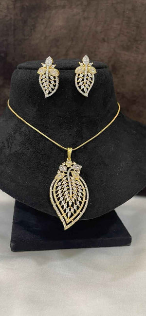 Radiant Leaf Pendant Set