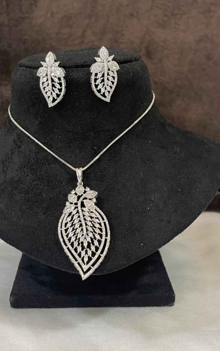 Radiant Leaf Pendant Set