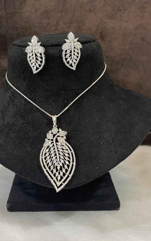 Radiant Leaf Pendant Set